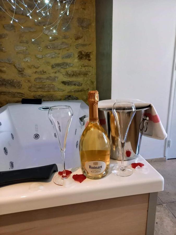 Les Chambres Du Vieux Bistrot Cabrieres-d'Avignon Bagian luar foto