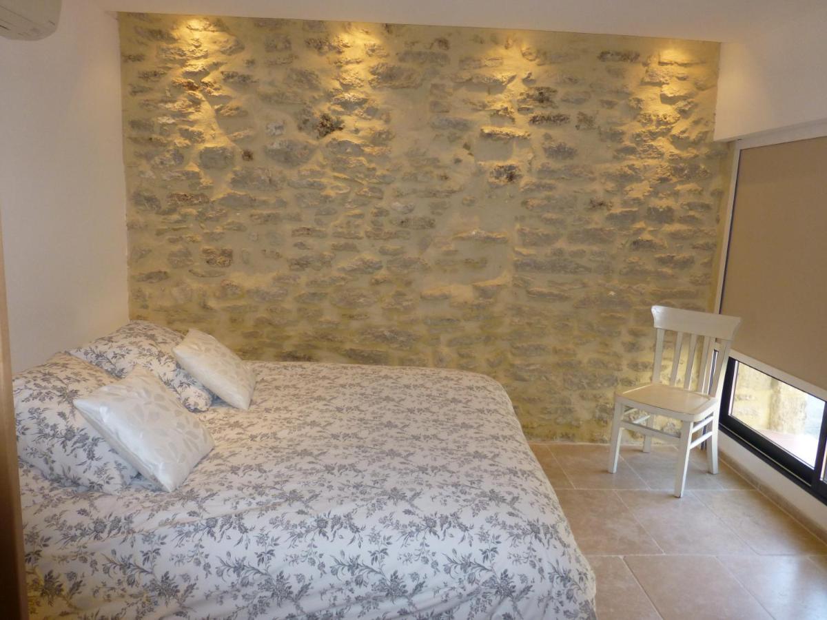 Les Chambres Du Vieux Bistrot Cabrieres-d'Avignon Bagian luar foto