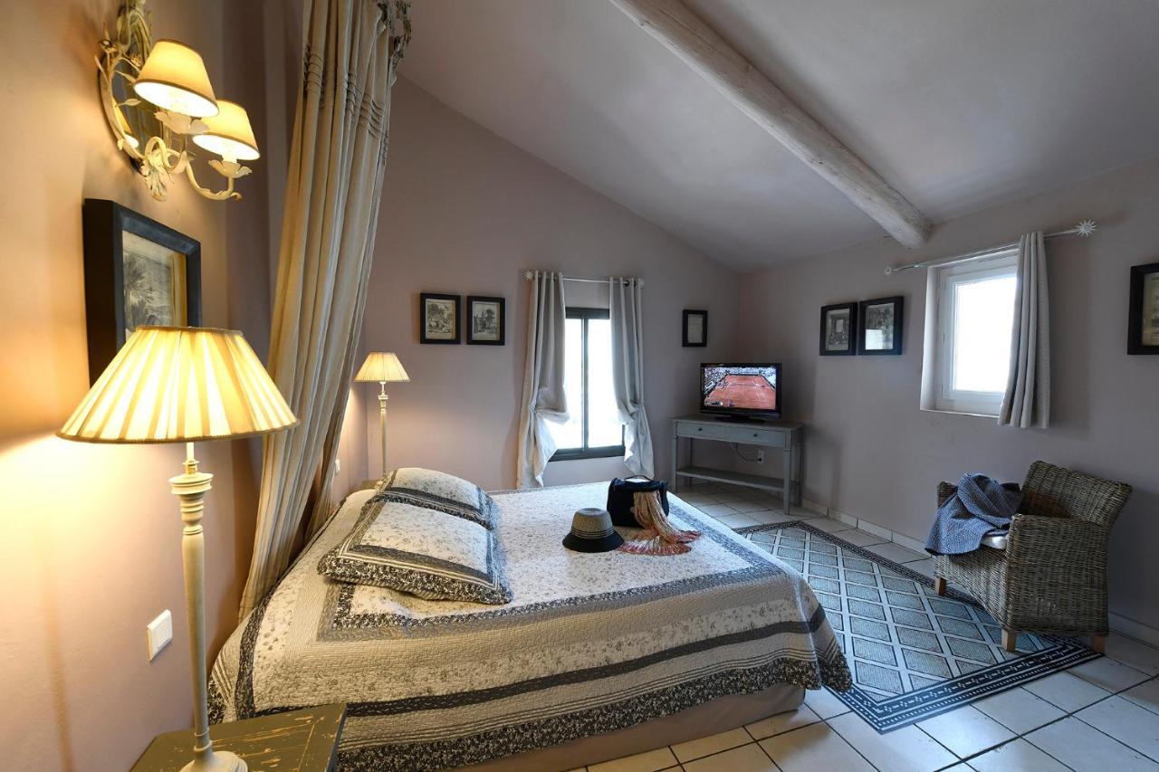 Les Chambres Du Vieux Bistrot Cabrieres-d'Avignon Bagian luar foto