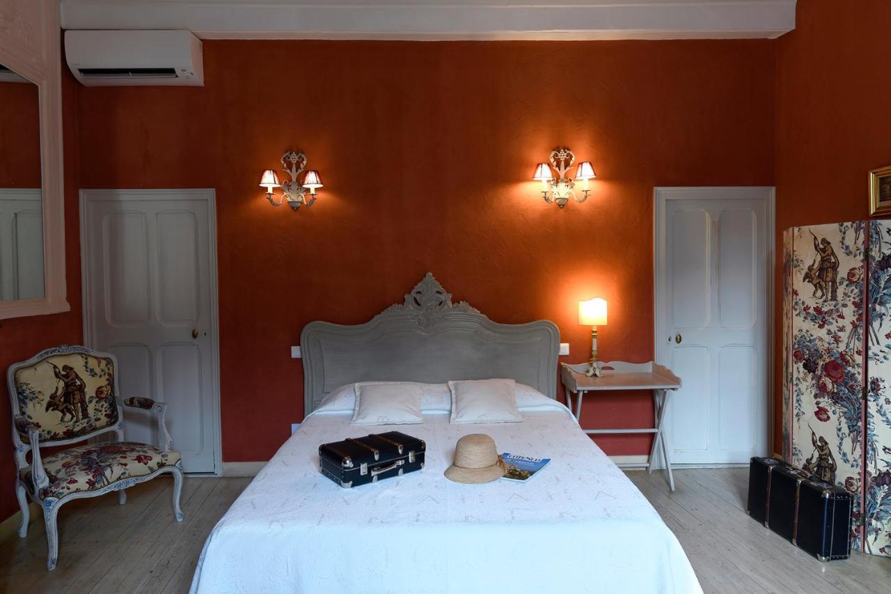 Les Chambres Du Vieux Bistrot Cabrieres-d'Avignon Bagian luar foto