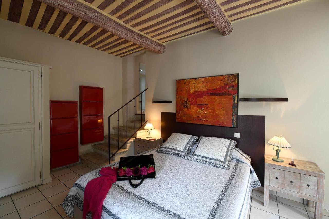 Les Chambres Du Vieux Bistrot Cabrieres-d'Avignon Bagian luar foto