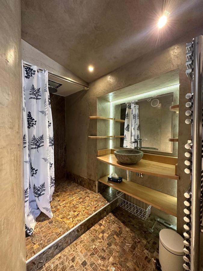 Les Chambres Du Vieux Bistrot Cabrieres-d'Avignon Bagian luar foto