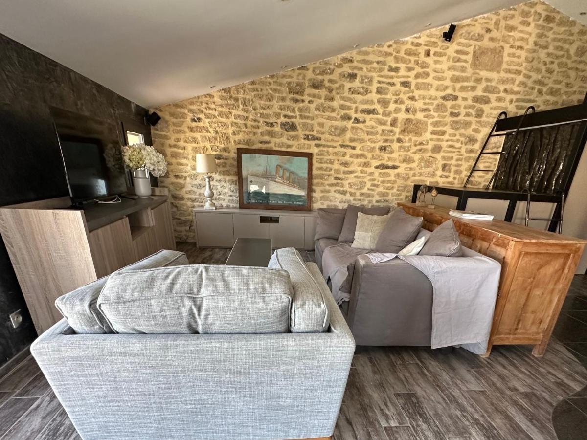 Les Chambres Du Vieux Bistrot Cabrieres-d'Avignon Bagian luar foto